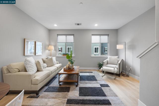 339 Pear Tree Ter, Napa CA: https://media.crmls.org/mediaz/f81c5067-0465-42df-84bf-4a657e185231.jpg
