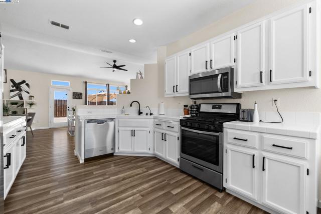 762 Rubier Way, Rio Vista CA: https://media.crmls.org/mediaz/f81c7acb-ff74-430e-8885-c65305b7c826.jpg