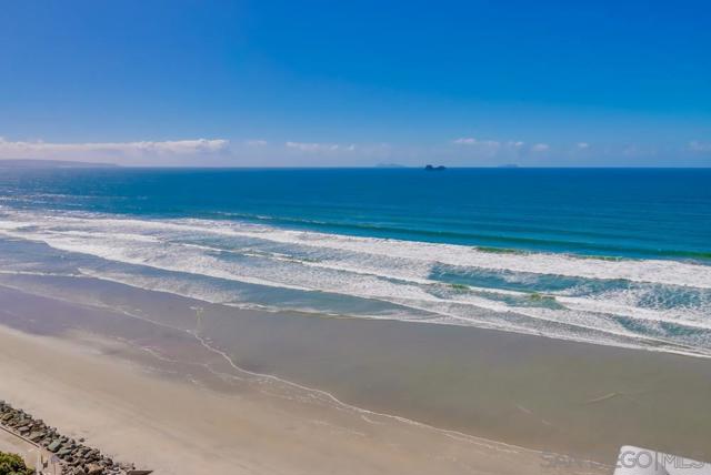 1730 Avenida Del Mundo, Coronado CA: https://media.crmls.org/mediaz/f81caa07-7f01-49ca-8bfb-2eb512b6e8f7.jpg
