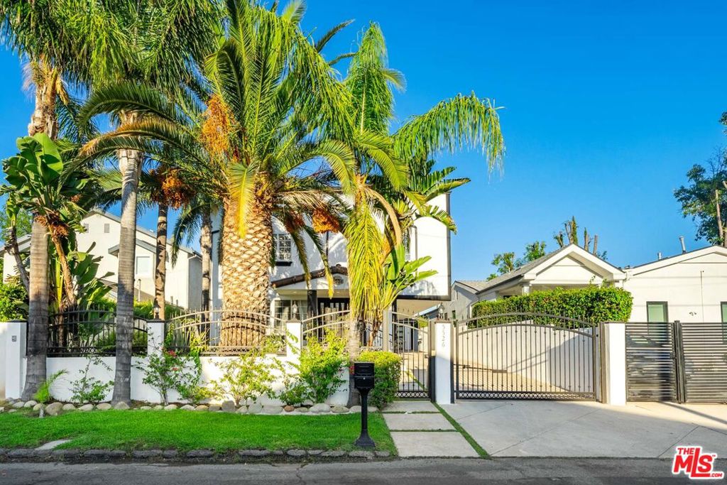 5526 Sylvia Avenue — Contemporary