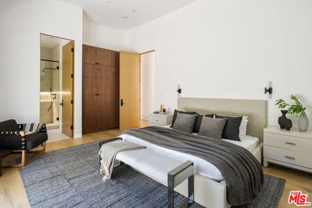 9715 Arby Drive, Beverly Hills CA: https://media.crmls.org/mediaz/f81d83db-177a-48c3-8f6a-3339e70575fe.jpg