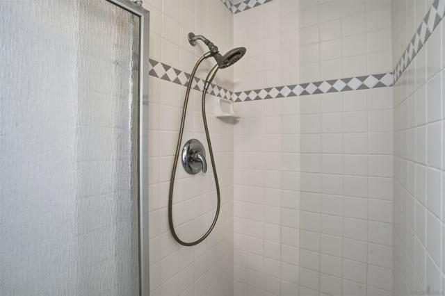 1806 Stewart St, Oceanside CA: https://media.crmls.org/mediaz/f81de0ec-5275-4625-9363-58fdafdf7536.jpg