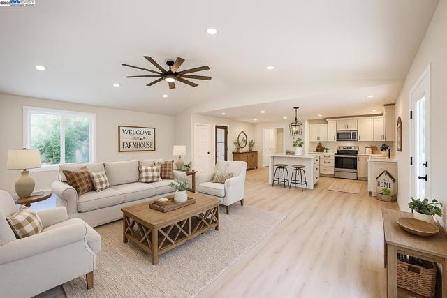 21451 Phoenix Lake Rd, Sonora CA: https://media.crmls.org/mediaz/f81e4cbd-3c8a-4fe3-b5ab-ff8ca59e1f34.jpg