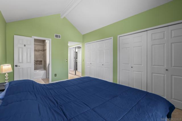 10748 Escobar Dr, San Diego CA: https://media.crmls.org/mediaz/f81f0121-6e99-48a5-a875-7320a6241cef.jpg