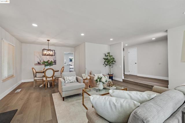 2802 Jones Gate Ct, Pleasanton CA: https://media.crmls.org/mediaz/f81f170c-1faf-4bb7-8bd7-4b0a6ebd073b.jpg