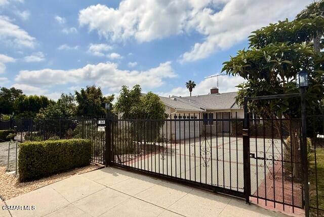 13628 Addison Street, Sherman Oaks CA: https://media.crmls.org/mediaz/f81f42e2-5551-432b-a5e6-9d7d208ad8f4.jpg