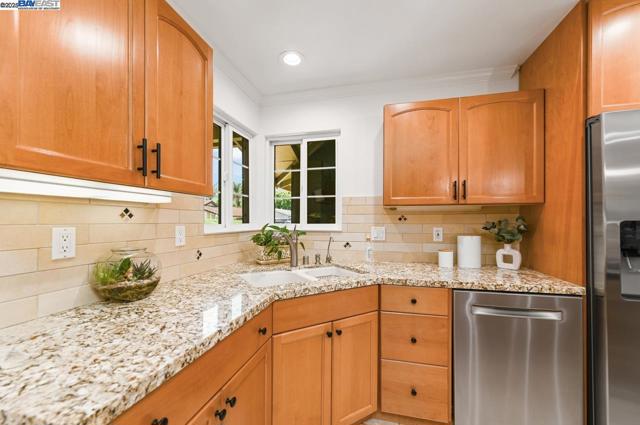 6701 Taffy Ct, Pleasanton CA: https://media.crmls.org/mediaz/f81fb459-958f-48a9-8b38-deb08cc5e89b.jpg