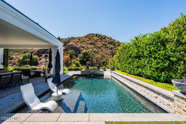 2385 Calbourne Court, Lake Sherwood CA: https://media.crmls.org/mediaz/f81fb5b1-a9e9-47de-8c1b-2aac6258484c.jpg