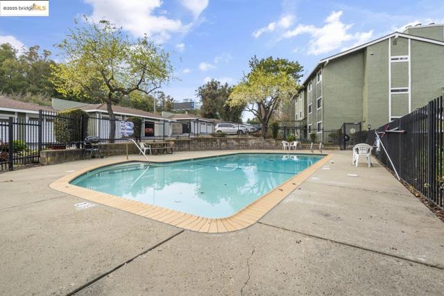 8711 Mountain Blvd, Oakland CA: https://media.crmls.org/mediaz/f81fc67e-5fa0-4d54-86b6-86e3066b4082.jpg