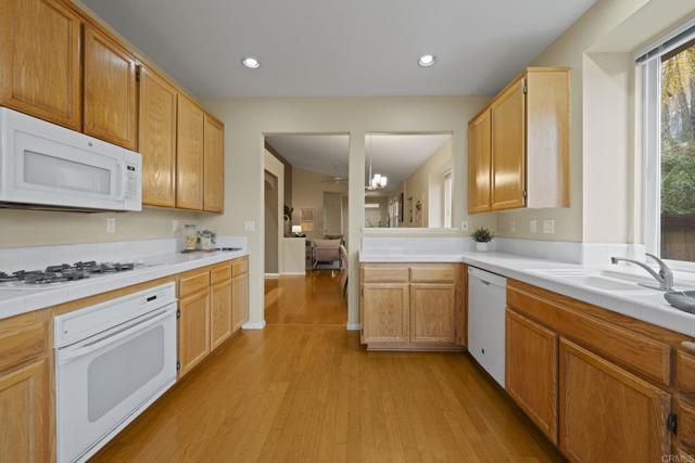 Detail Gallery Image 12 of 24 For 11086 Doverhill Rd, San Diego,  CA 92131 - 3 Beds | 2 Baths