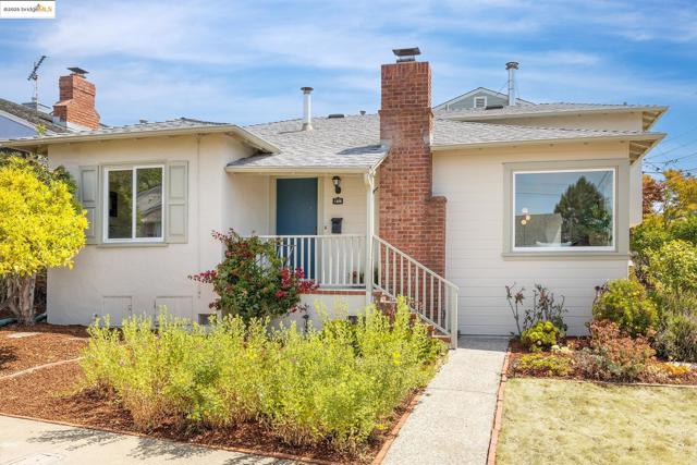 1420 Catherine Dr, Berkeley CA: https://media.crmls.org/mediaz/f8214cb3-ae72-42b0-9441-f560e1a0304a.jpg