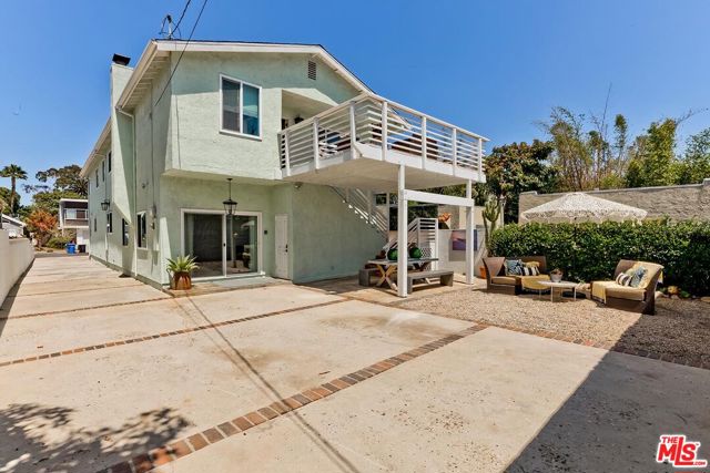 4417 Campbell Drive, Los Angeles CA: https://media.crmls.org/mediaz/f821745f-936f-4d3e-aa14-254ec30156d0.jpg