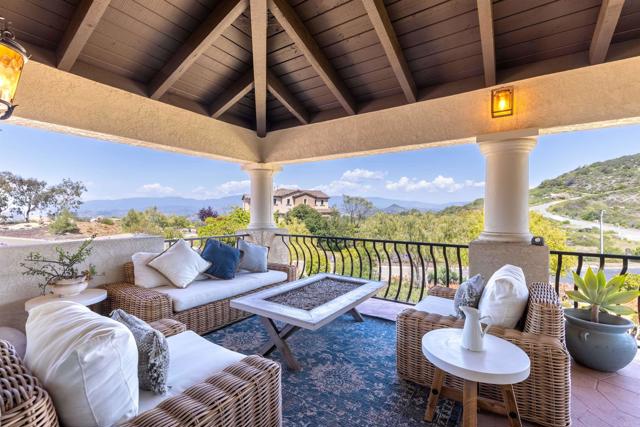 9698 Welk View Drive, Escondido CA: https://media.crmls.org/mediaz/f8218402-097d-410f-8d91-22f244409e87.jpg