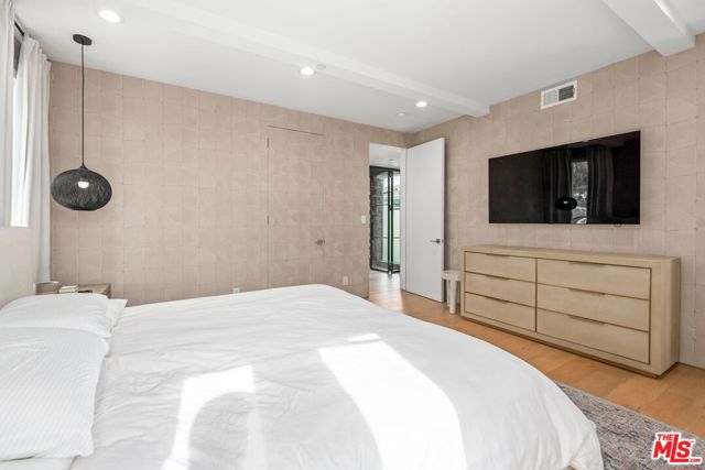 2736 Armacost Avenue, Los Angeles CA: https://media.crmls.org/mediaz/f821c092-4cfb-4890-a818-4a6aa847c649.jpg