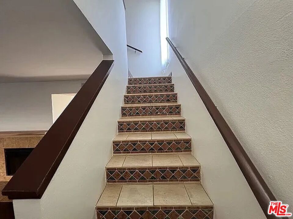 https://media.crmls.org/mediaz/f82254d3-e66c-47ac-af05-129bcb6c4b56.jpg?preset=X-Large