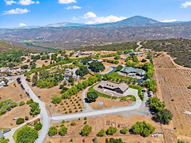19553 Hidden Glen Road, Alpine CA: https://media.crmls.org/mediaz/f8225a16-41d2-4193-aaff-81434864fe63.jpg
