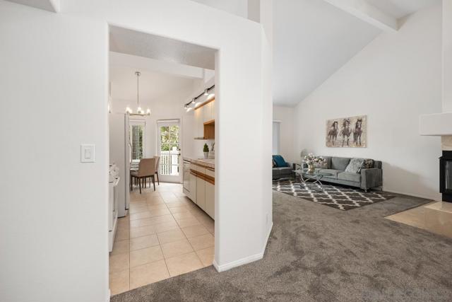 8585 Via Mallorca, La Jolla CA: https://media.crmls.org/mediaz/f8226581-0c67-4ee7-9d60-ae4da37a869c.jpg