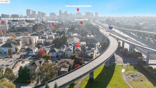 553 34Th St, Oakland CA: https://media.crmls.org/mediaz/f8227d8e-e862-4a67-a992-793da9f8dee7.jpg