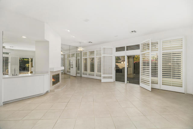 2 Vistara Drive, Rancho Mirage CA: https://media.crmls.org/mediaz/f822b807-1116-48b4-8cc7-0ee455b5447a.jpg