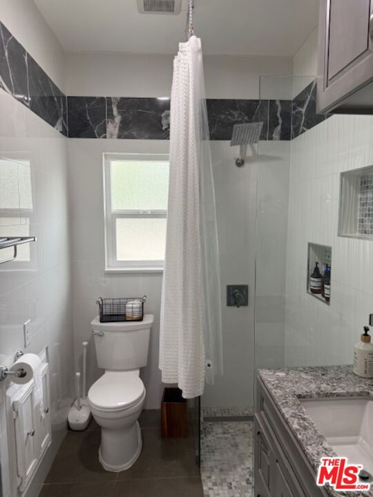 3920 Highland Avenue, Manhattan Beach CA: https://media.crmls.org/mediaz/f82313df-9b2a-4d77-a39a-b82e6499f8fa.jpg