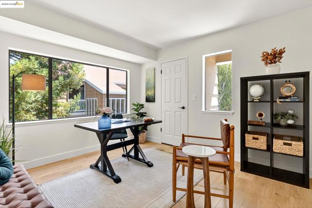 221 Village Pl, Martinez CA: https://media.crmls.org/mediaz/f8236a7a-81d8-47ec-b580-734ef3e62533.jpg