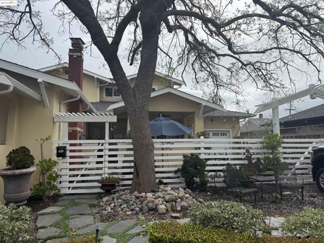 962 S G, Livermore CA: https://media.crmls.org/mediaz/f8243109-2b56-4248-9e91-f582d8ebdebe.jpg