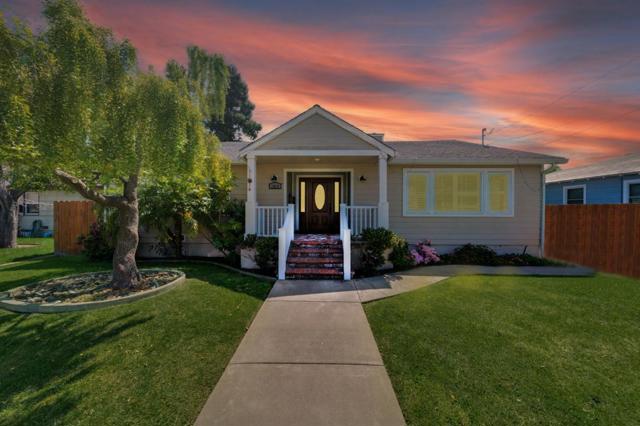 1418 Bradley Court, San Mateo CA: https://media.crmls.org/mediaz/f8248eac-2fec-4a66-ad98-fabe6ccf52eb.jpg