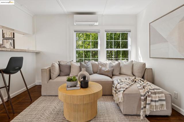 1642 10Th St, Berkeley CA: https://media.crmls.org/mediaz/f824de8c-bda7-476d-af9b-fbddbb07ecf5.jpg