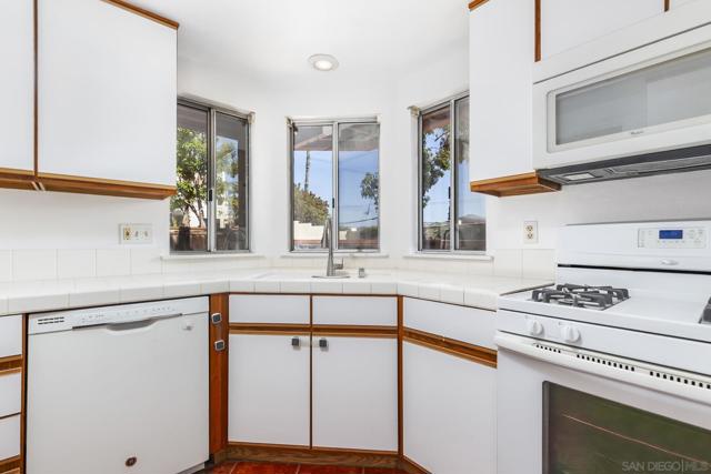 12039 Calle De Leon Drive, El Cajon CA: https://media.crmls.org/mediaz/f824e0ff-169d-4577-95f1-0495d5eec066.jpg