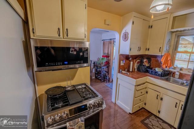 Detail Gallery Image 10 of 19 For 50 Sterling Rd, Bakersfield,  CA 93307 - 2 Beds | 2 Baths