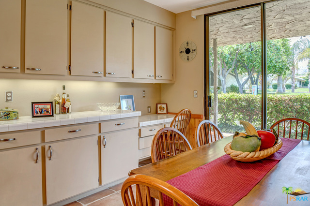 1597 E Sierra Way, Palm Springs CA: https://media.crmls.org/mediaz/f825bdf4-8f00-4d04-b44d-2beb7a9d4605.jpg