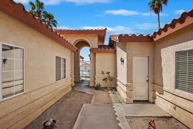 82210 Vandenberg Drive, Indio CA: https://media.crmls.org/mediaz/f825d14a-57d2-4847-927b-0c20fe6d4294.jpg