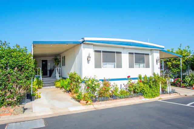 1010 Bobier Dr E, Vista CA: https://media.crmls.org/mediaz/f825d706-30f5-455c-971d-d2a6bd3331f8.jpg
