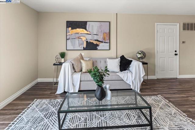 28399 CUBBERLEY CT, Hayward CA: https://media.crmls.org/mediaz/f825f76b-e688-40b1-b029-6844f7ba7433.jpg