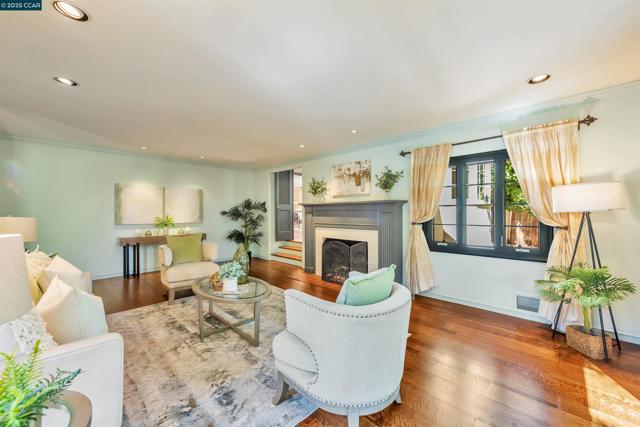 23 El Verano, Orinda CA: https://media.crmls.org/mediaz/f8261025-fa0a-41b4-b18f-d0d27fbbae72.jpg