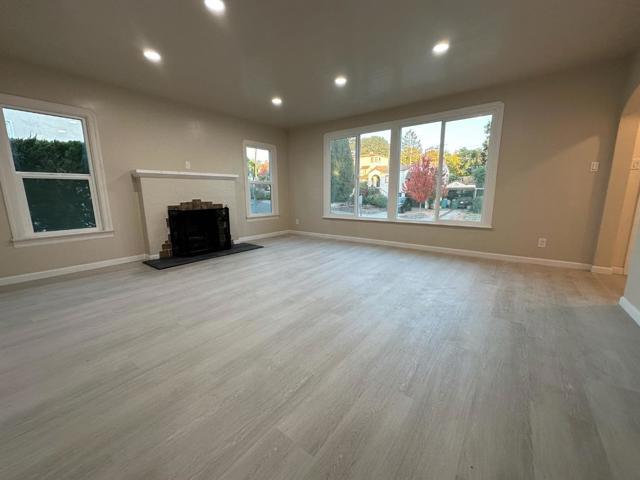 Image 7 of 36 For 121 Bella Vista Way
