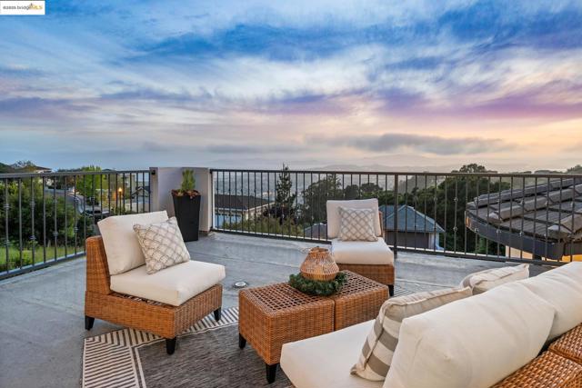 1580 Regency Ct, El Cerrito CA: https://media.crmls.org/mediaz/f8272829-d960-4eaf-853f-010ccb790422.jpg