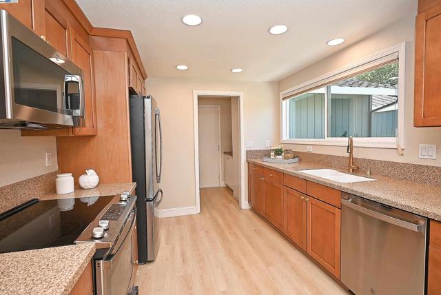 1976 Saint George Rd, Danville CA: https://media.crmls.org/mediaz/f827a2fe-c610-49ed-8734-1ba8e4923258.jpg