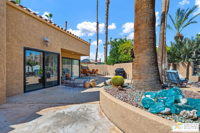 2910 Cervantes Court, Palm Springs CA: https://media.crmls.org/mediaz/f827afc0-072f-4da0-9544-0625b433e3ee.jpg