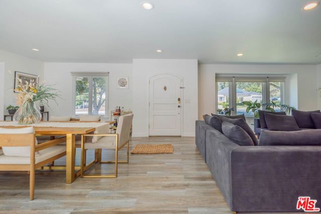 2760 E Glenoaks Boulevard, Glendale CA: https://media.crmls.org/mediaz/f827bc96-d964-423d-9aa3-8f6e92ded221.jpg