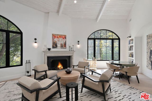 7651 Willow Glen Road, Los Angeles CA: https://media.crmls.org/mediaz/f827f604-88b1-4f5d-b97d-d24c0d8e35ff.jpg