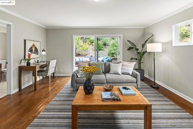 21 Maggiora Ct, Oakland CA: https://media.crmls.org/mediaz/f8288ddd-dbda-4fe9-bce4-ccb9c65d5e00.jpg