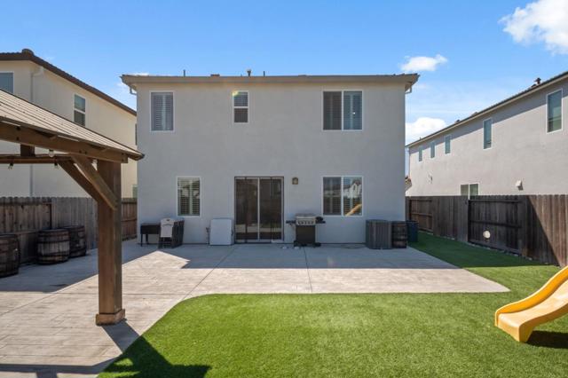 1060 Jan Avenue, Hollister CA: https://media.crmls.org/mediaz/f829cd0d-1ee9-4192-83c3-75589ff08a03.jpg