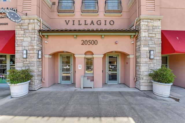 20500 Town Center Ln, Cupertino CA: https://media.crmls.org/mediaz/f829ce1a-c223-4b72-9bd6-45ae894d0106.jpg