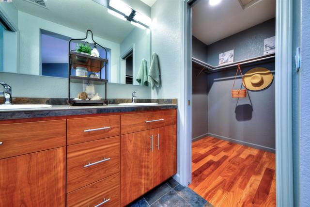 6291 Calle Fuego, Pleasanton CA: https://media.crmls.org/mediaz/f829df7c-023c-4893-b9fd-9dbd4ded567d.jpg