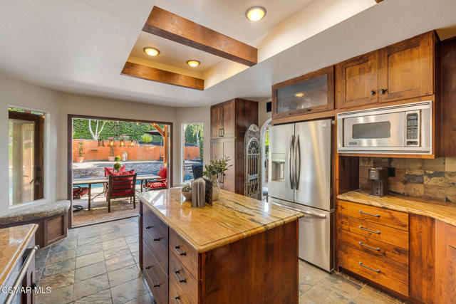 12208 Cherry Grove Street, Moorpark CA: https://media.crmls.org/mediaz/f82a7213-f389-4d07-a73a-ee289b89ceb8.jpg