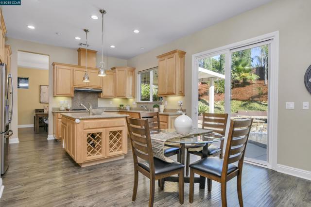 2593 Camel Back Rd, Brentwood CA: https://media.crmls.org/mediaz/f82a75f0-dc21-44af-8fb2-4effad206c61.jpg