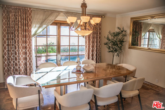 11502 Dona Teresa Drive, Studio City CA: https://media.crmls.org/mediaz/f82a7f3c-151e-494a-92b6-c6af0ff0baa7.jpg