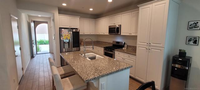 35373 White Camarillo Ln, Fallbrook CA: https://media.crmls.org/mediaz/f82b365f-88f8-457a-b662-c4d200e2882d.jpg