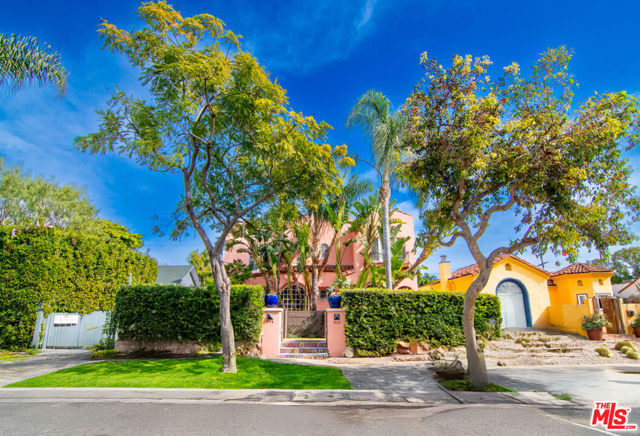 930 N Harper Avenue, West Hollywood CA: https://media.crmls.org/mediaz/f82b78a3-0b3b-4eec-9848-926f8daf3548.jpg